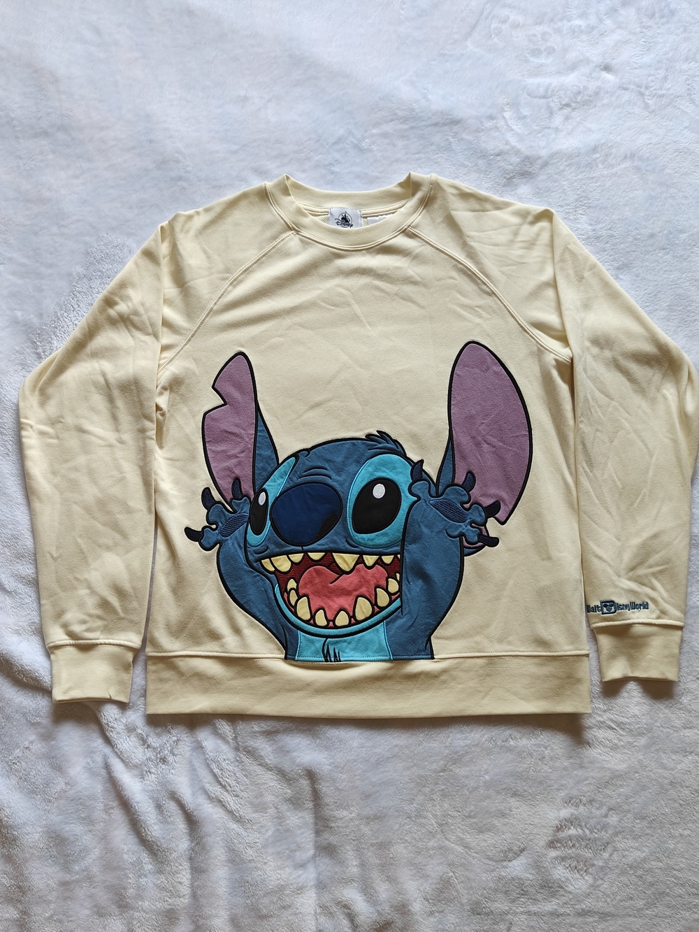 Disney Stitch Cream Crewneck Sweatshirt Size M